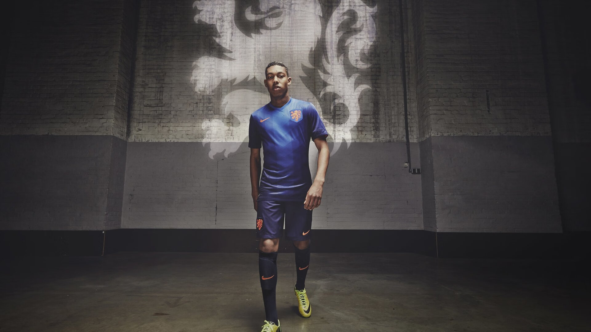 开云官方平台-冰与火之歌，霍勒迪的绝杀，湖人雷霆之战铸就传奇